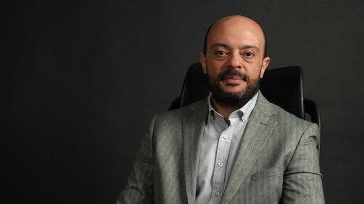 ٣- ٤ - المعلومات وأبحاث السوق